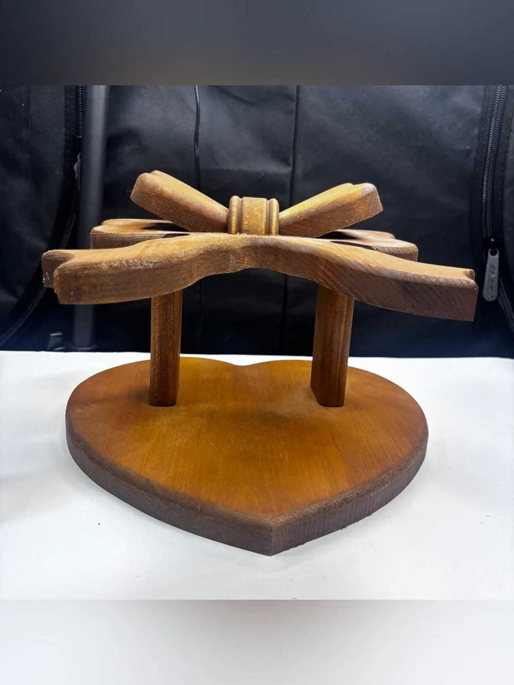 Antique Vtg Oak Wooden Bow Heart Pattern Wall Mounted Quilt Holder Grandma Core